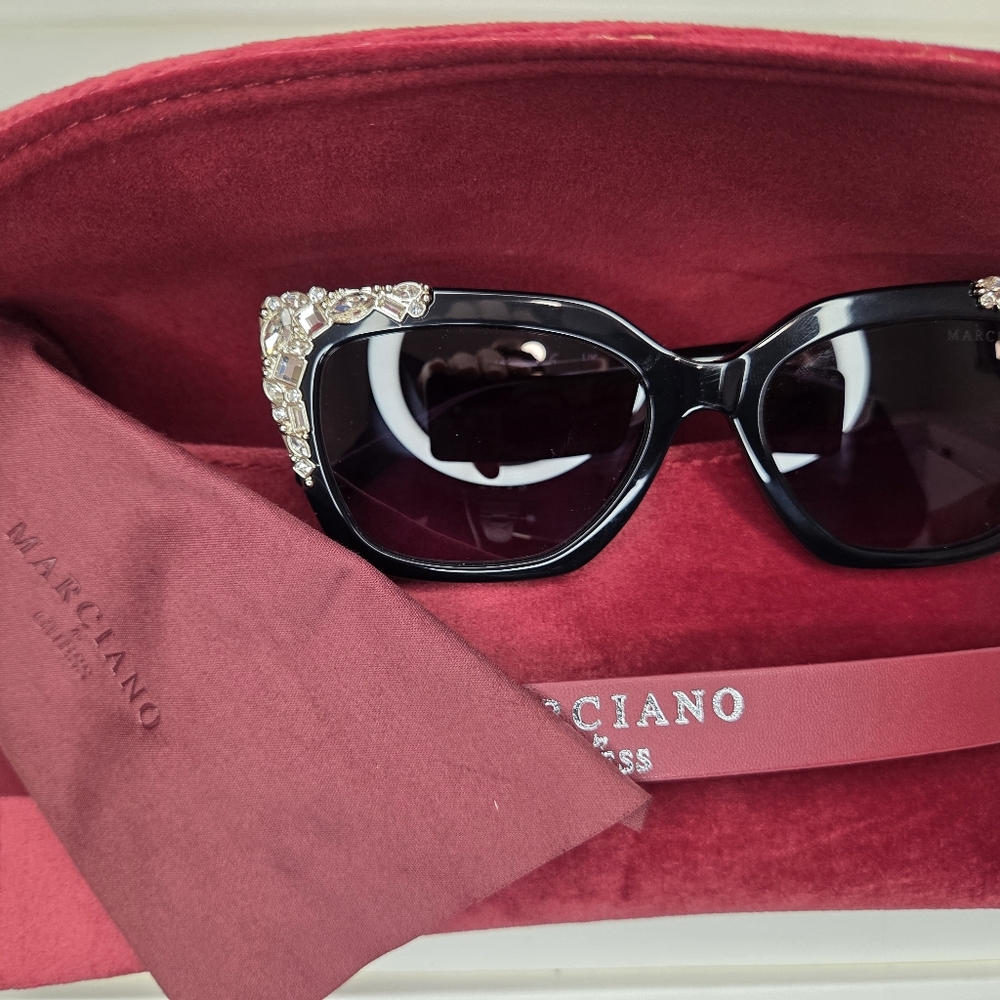 Guess by Marciano Black Sunglasses - Picture 12 of 14